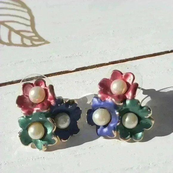 Vintage Enamel Flowers Gold Tone Pearl Flower Earrings Pink Green & Violet - Picture 5 of 6